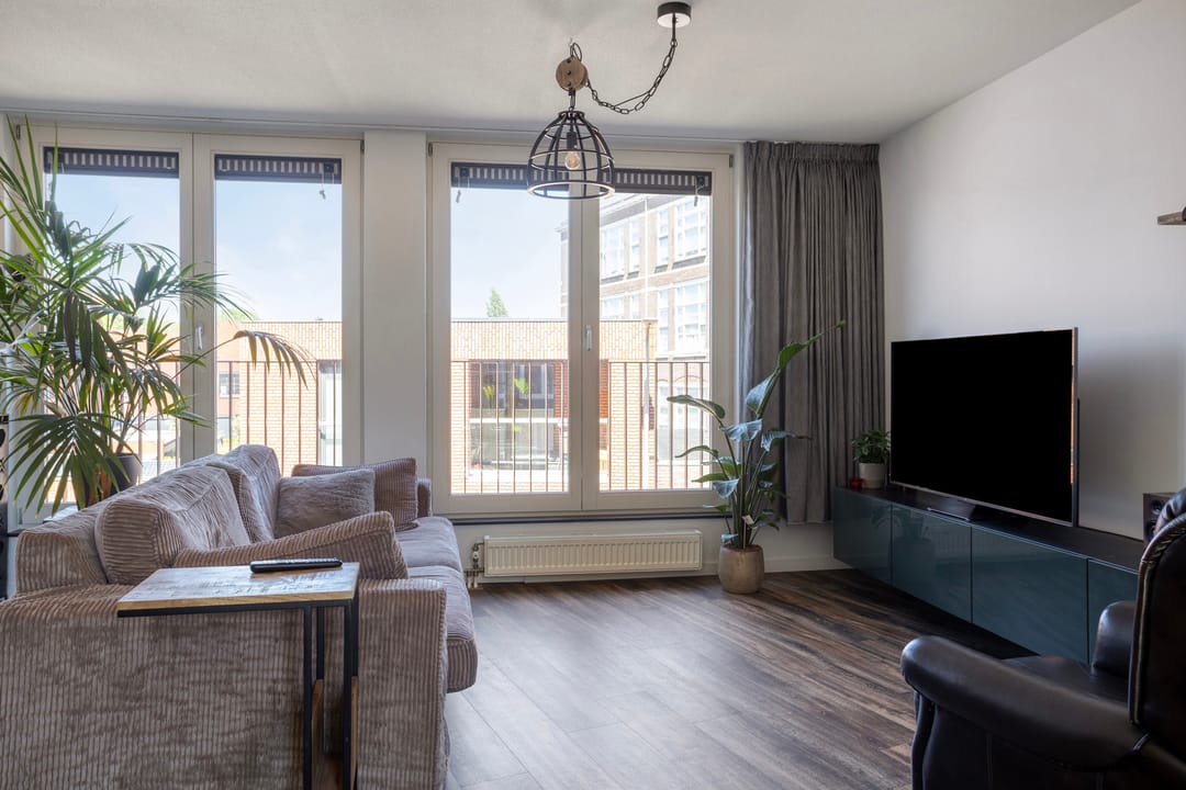 Move-in Ready Modern Apartment in Popular Bomenbuurt Neighborhood — 13