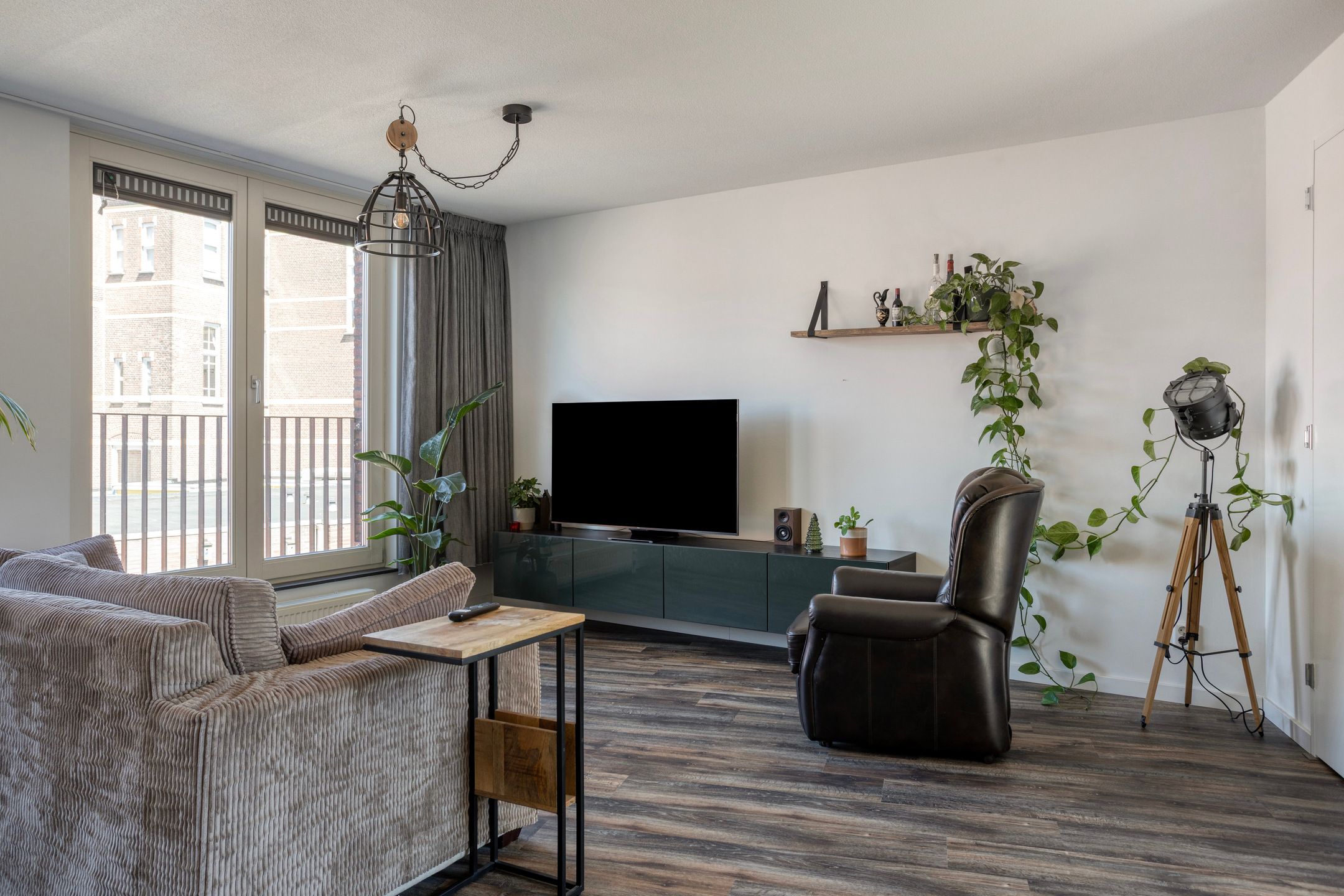 Move-in Ready Modern Apartment in Popular Bomenbuurt Neighborhood — 12