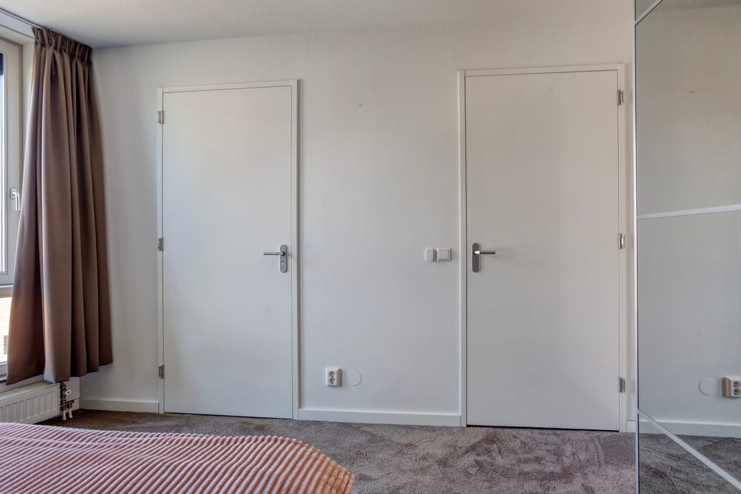 Move-in Ready Modern Apartment in Popular Bomenbuurt Neighborhood — 23