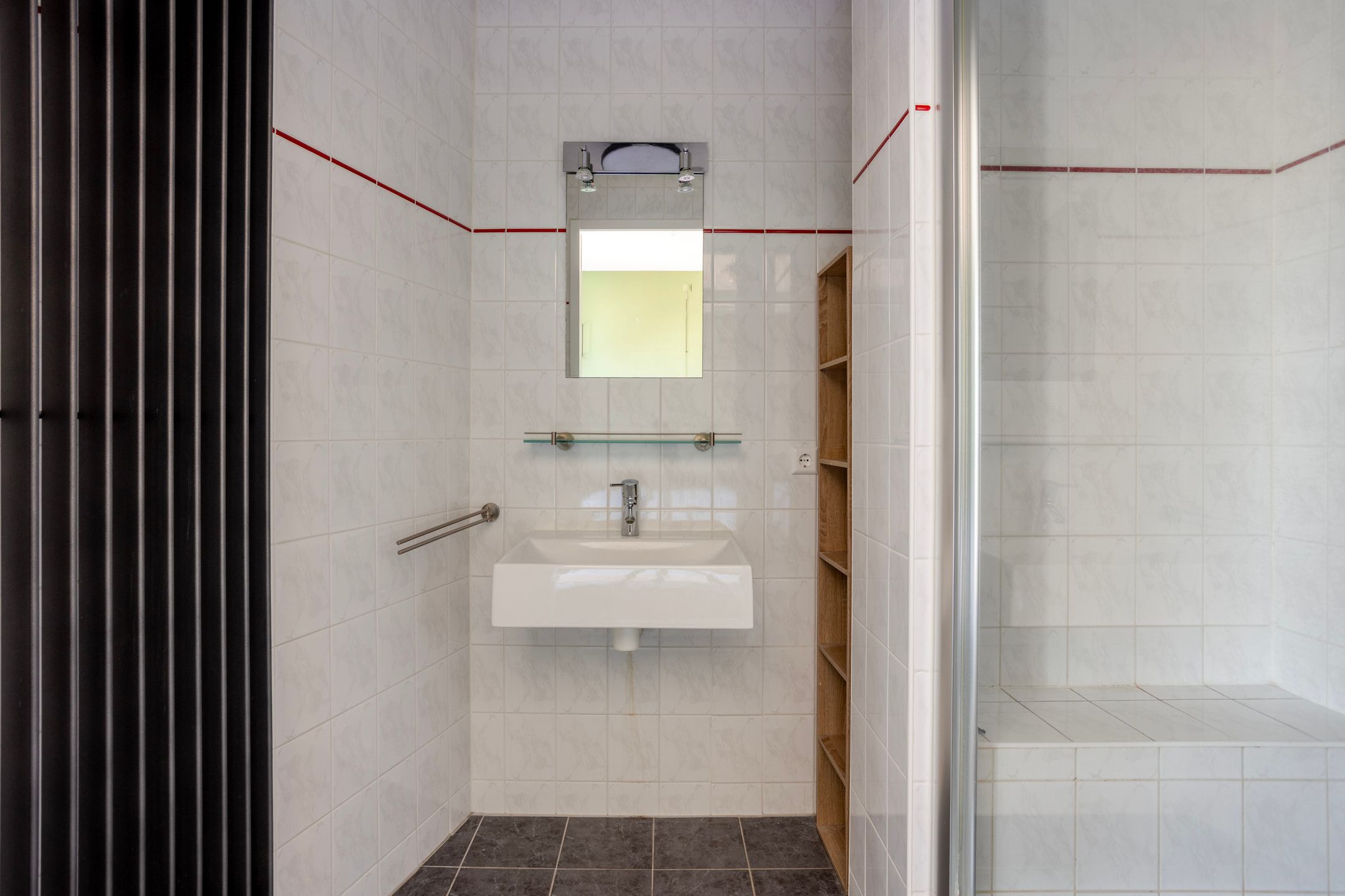 Move-in Ready Modern Apartment in Popular Bomenbuurt Neighborhood — 24