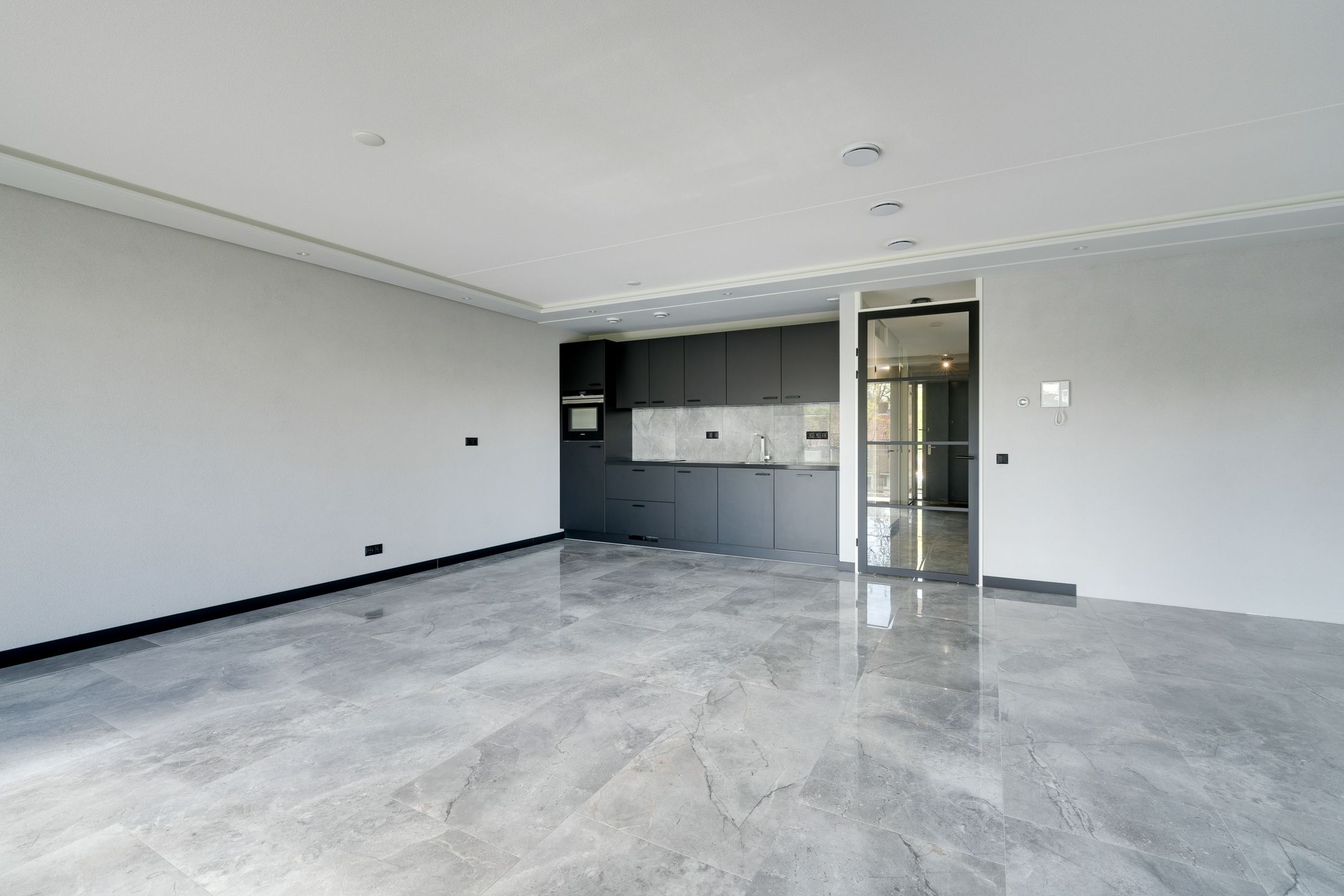 Luxury Finished Ready-to-Move Apartment with Parking in Modern Purmerend Complex — 21
