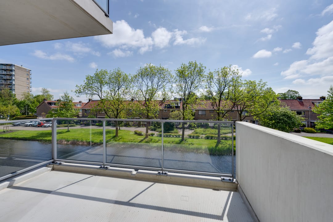 Luxury Finished Ready-to-Move Apartment with Parking in Modern Purmerend Complex — 26