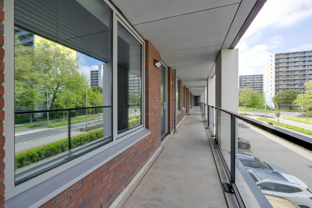 Luxury Finished Ready-to-Move Apartment with Parking in Modern Purmerend Complex — 8
