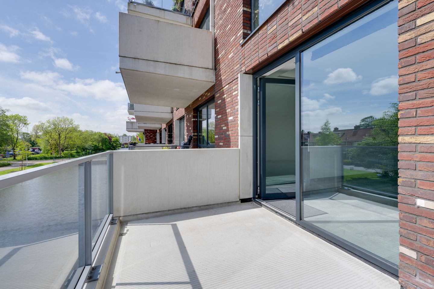 Luxury Finished Ready-to-Move Apartment with Parking in Modern Purmerend Complex — 29