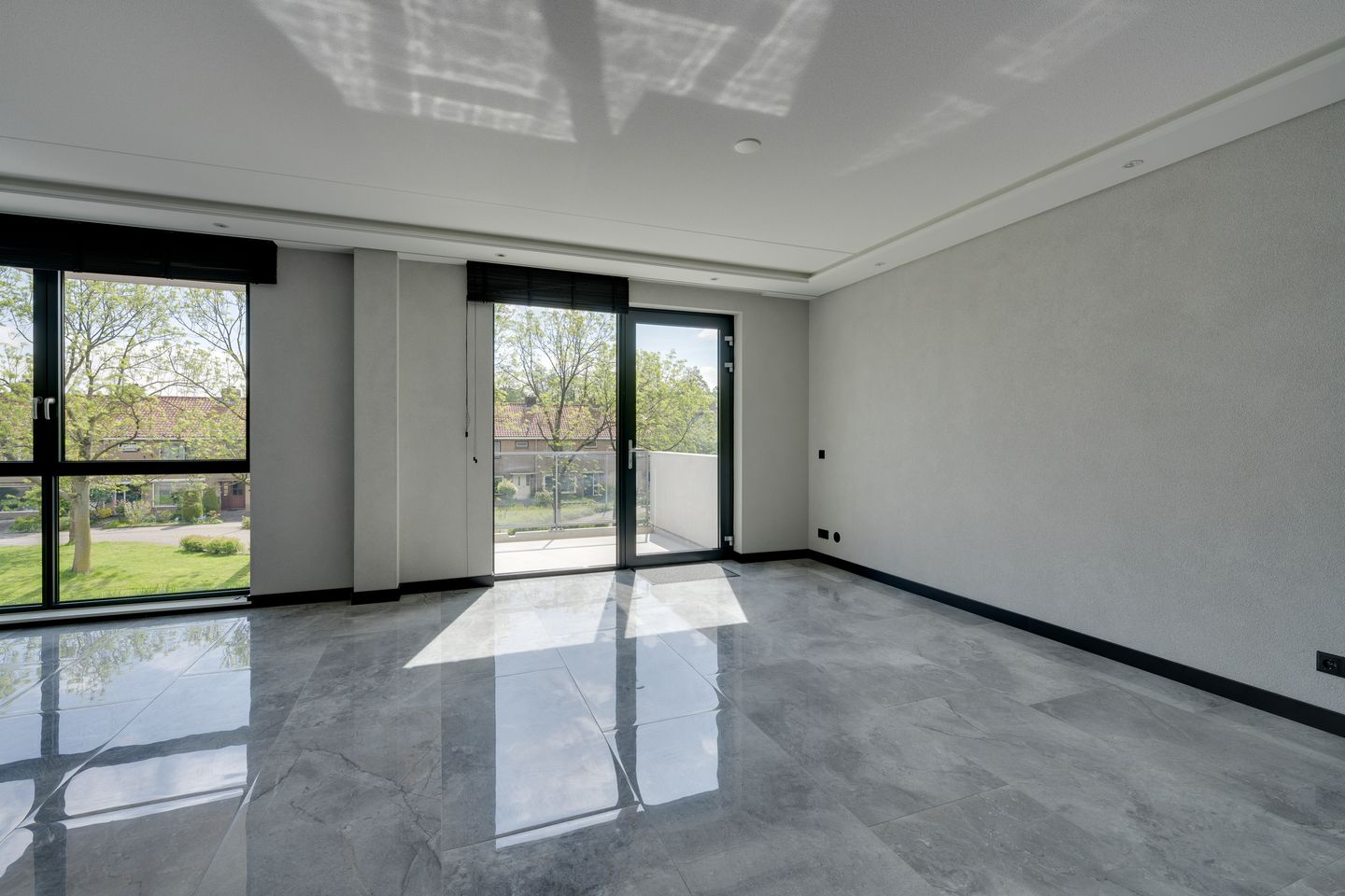 Luxury Finished Ready-to-Move Apartment with Parking in Modern Purmerend Complex — 25