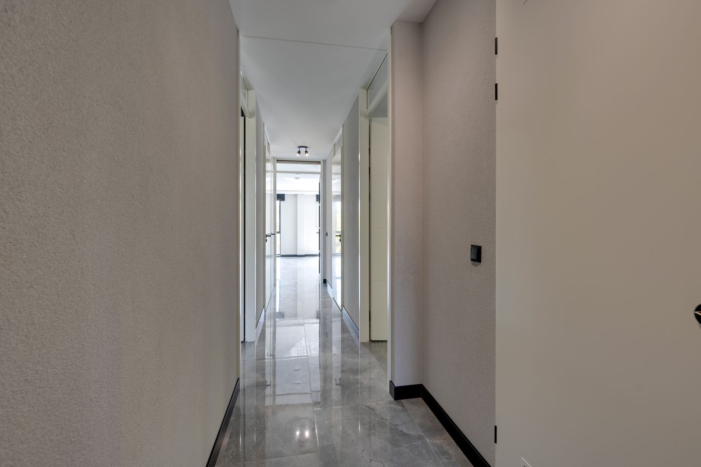 Luxury Finished Ready-to-Move Apartment with Parking in Modern Purmerend Complex — 10