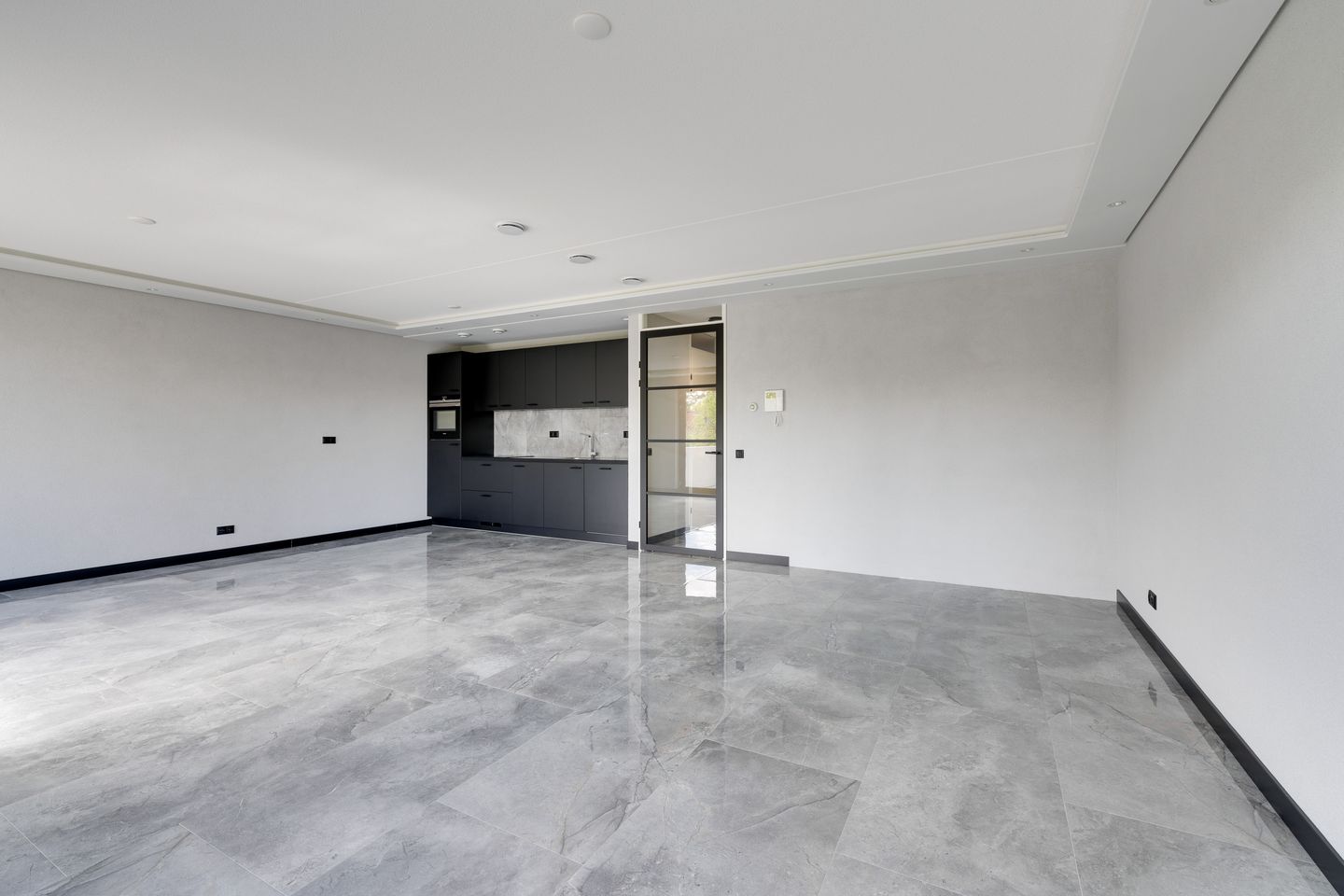 Luxury Finished Ready-to-Move Apartment with Parking in Modern Purmerend Complex — 19
