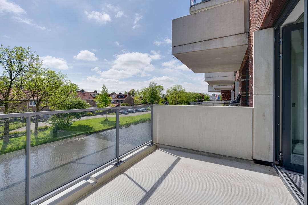 Luxury Finished Ready-to-Move Apartment with Parking in Modern Purmerend Complex — 28