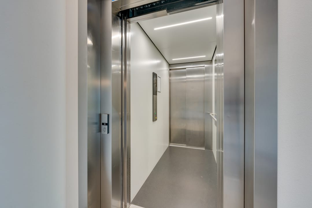 Luxury Finished Ready-to-Move Apartment with Parking in Modern Purmerend Complex — 7