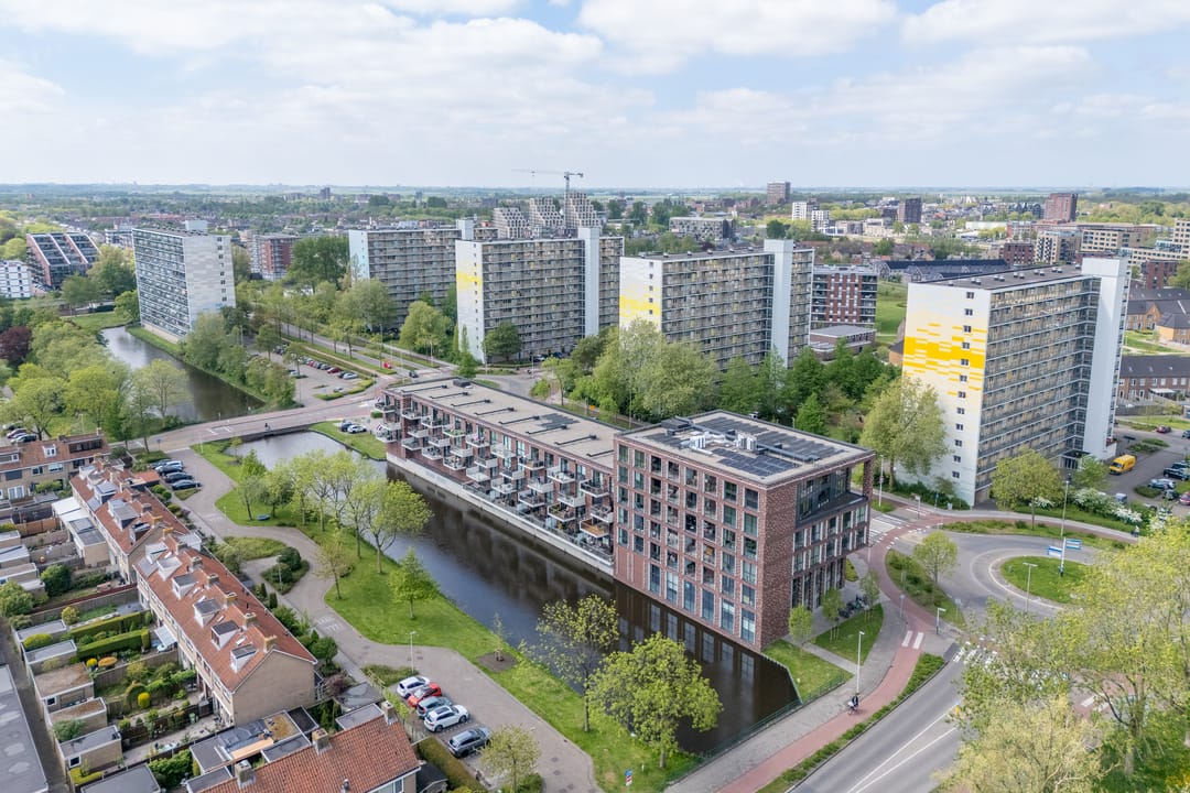 Luxury Finished Ready-to-Move Apartment with Parking in Modern Purmerend Complex — 46