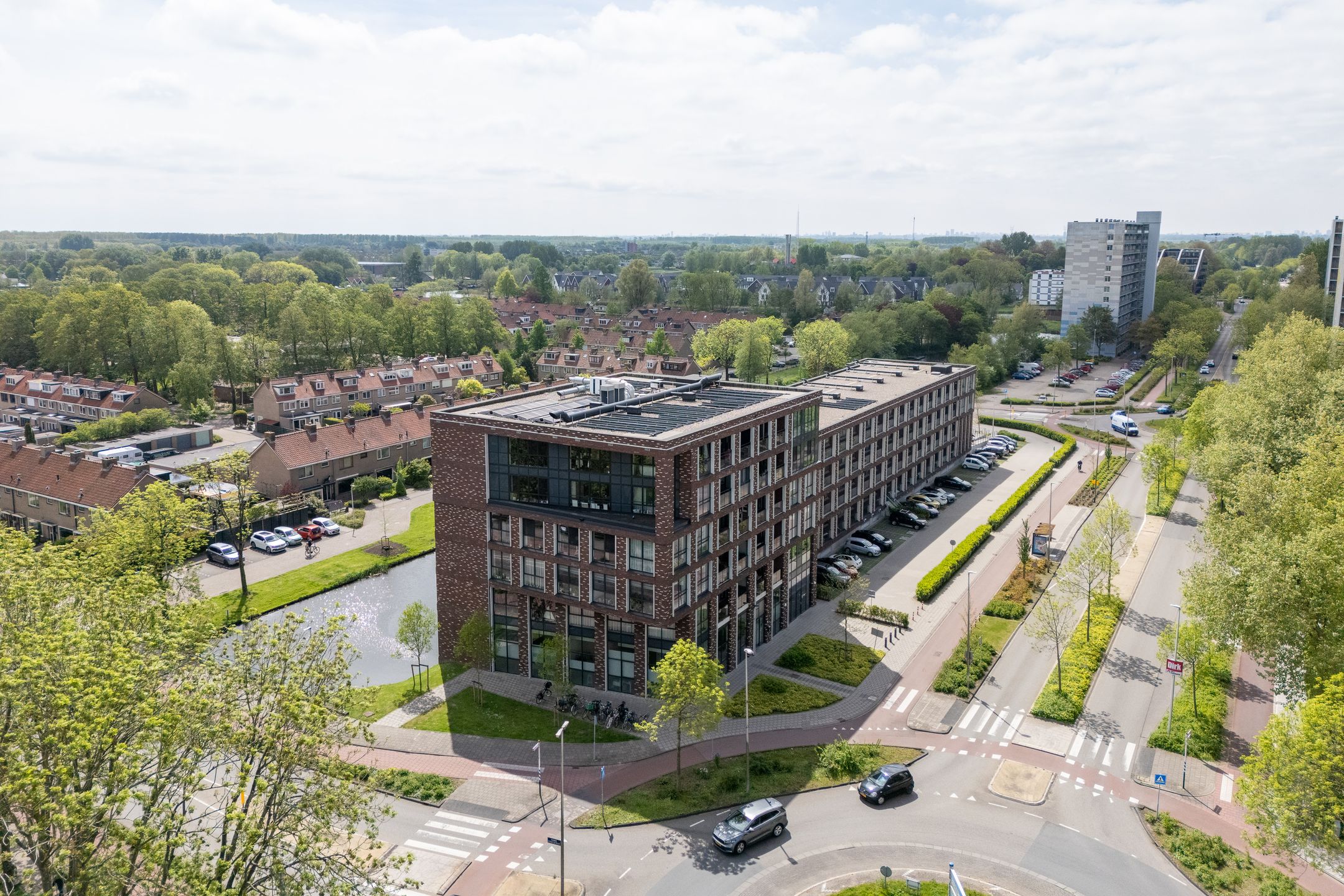 Luxury Finished Ready-to-Move Apartment with Parking in Modern Purmerend Complex — 45