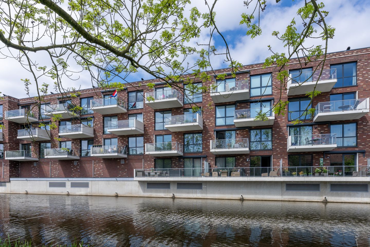Luxury Finished Ready-to-Move Apartment with Parking in Modern Purmerend Complex — 50
