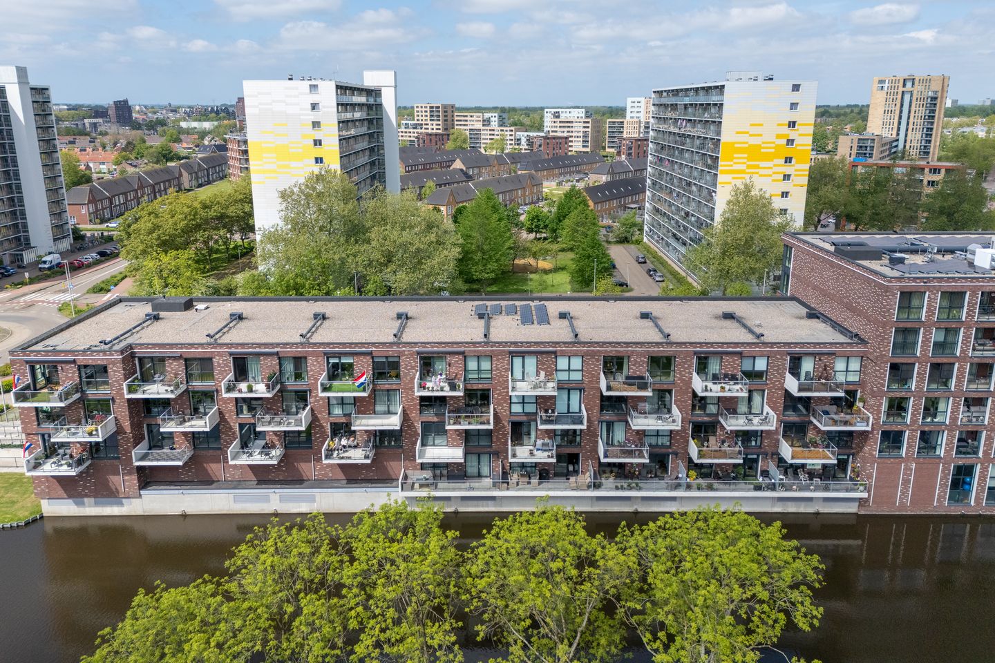 Luxury Finished Ready-to-Move Apartment with Parking in Modern Purmerend Complex — 49