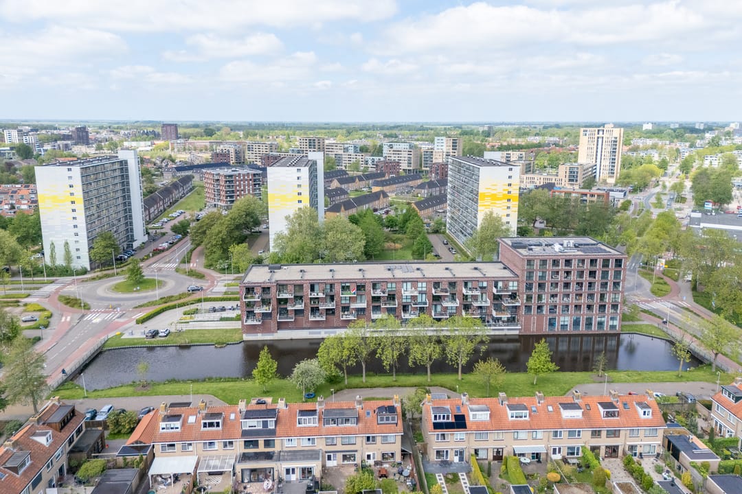 Luxury Finished Ready-to-Move Apartment with Parking in Modern Purmerend Complex — 47