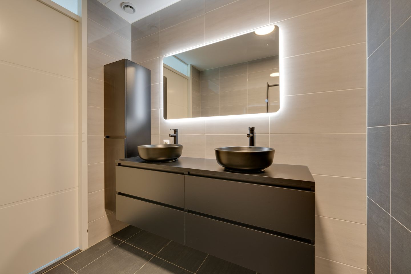 Luxury Finished Ready-to-Move Apartment with Parking in Modern Purmerend Complex — 40