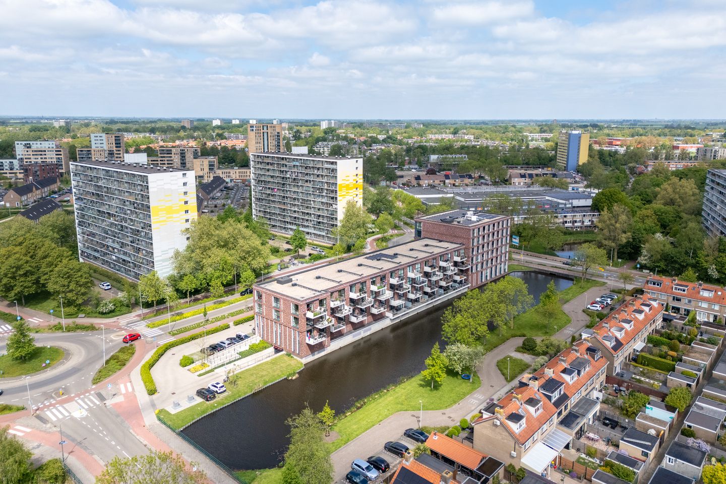 Luxury Finished Ready-to-Move Apartment with Parking in Modern Purmerend Complex — 44