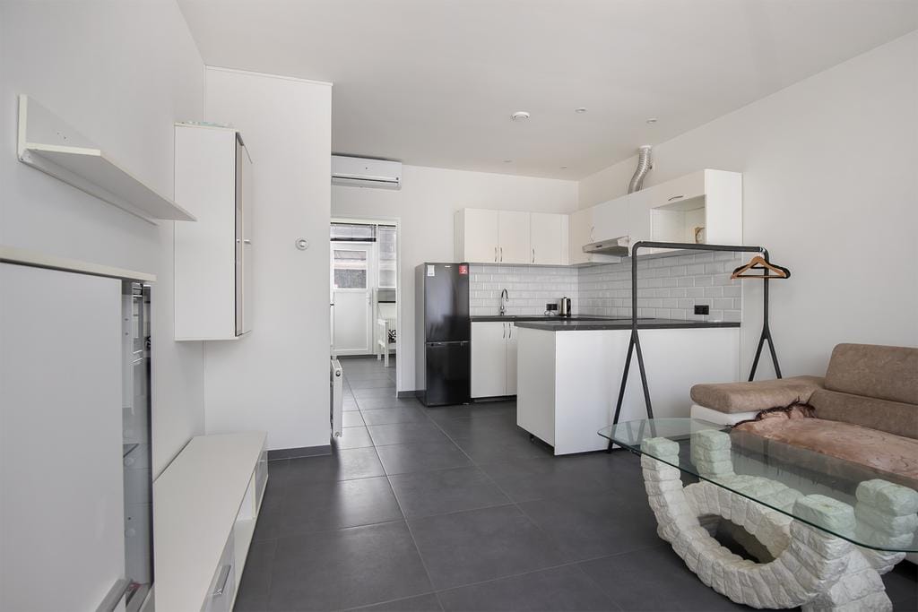 Two Independent Residences Available in Rotterdam Kleinpolder — 24