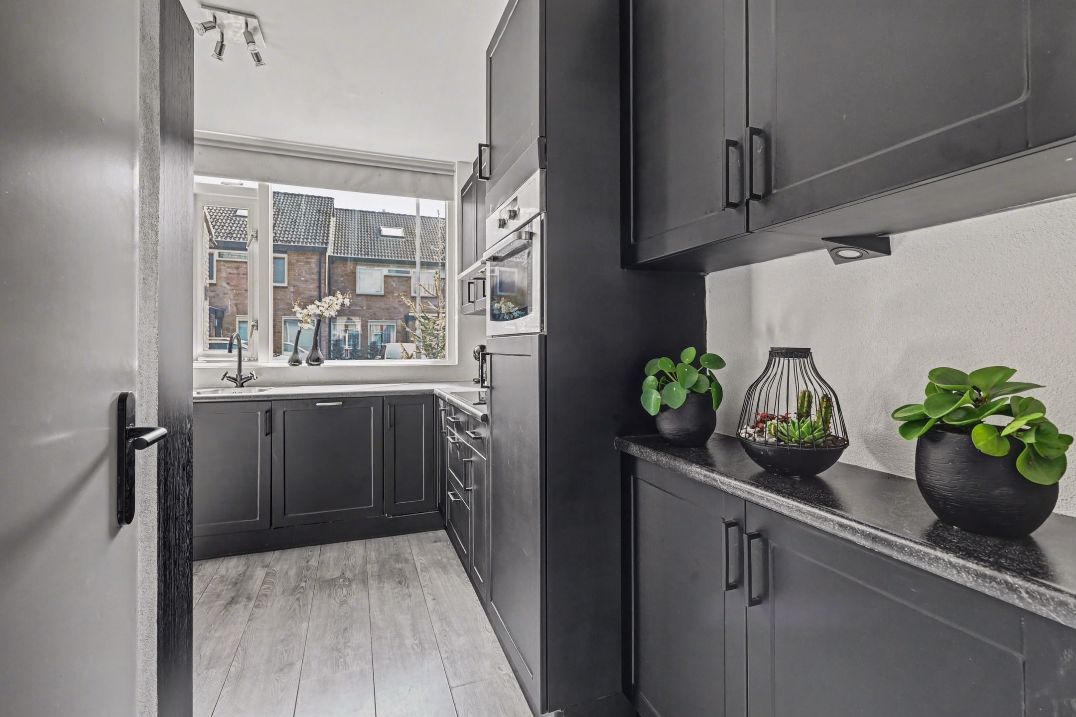 Well-maintained corner house with four bedrooms in child-friendly neighborhood — 12