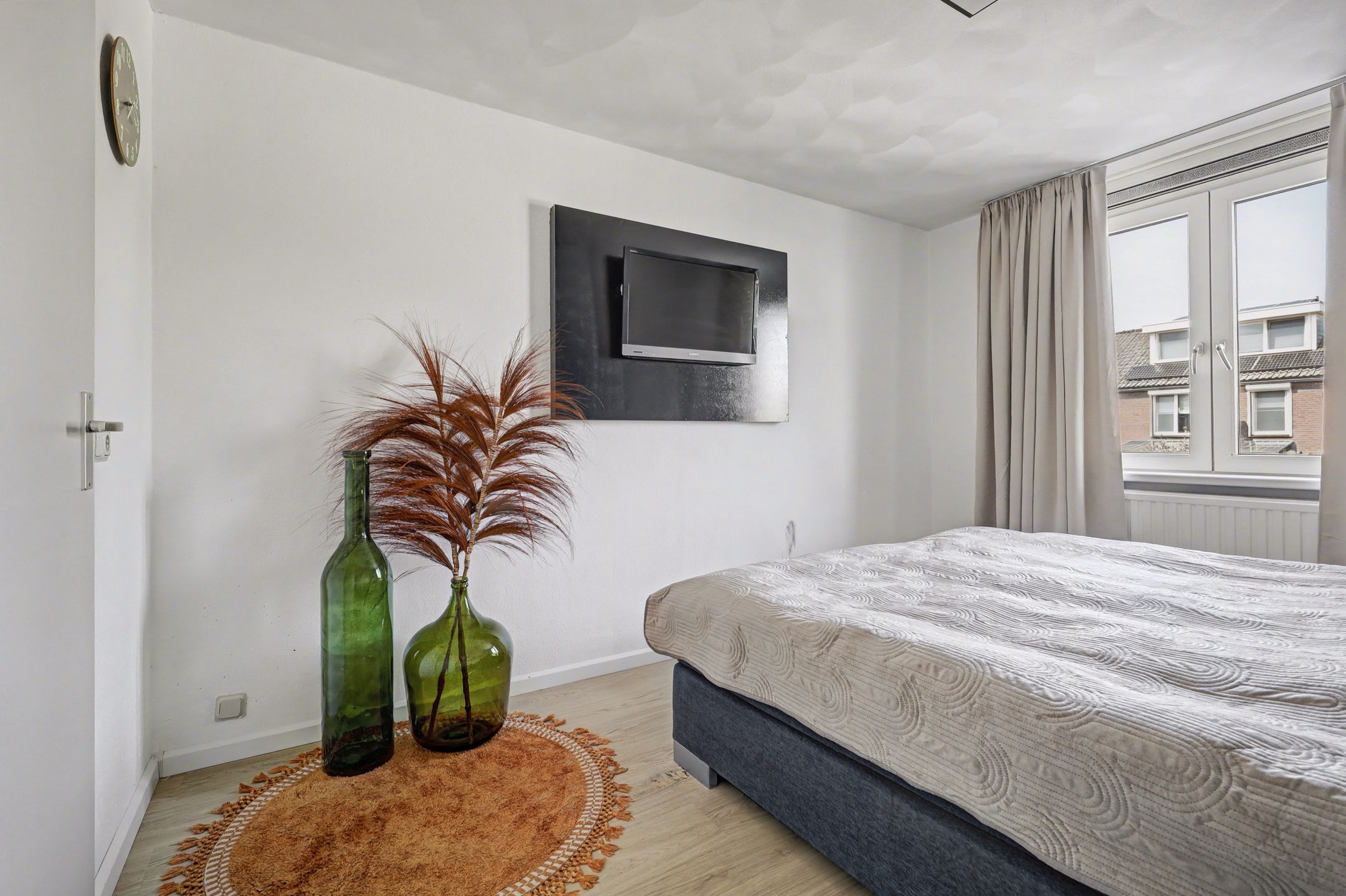 Well-maintained corner house with four bedrooms in child-friendly neighborhood — 15