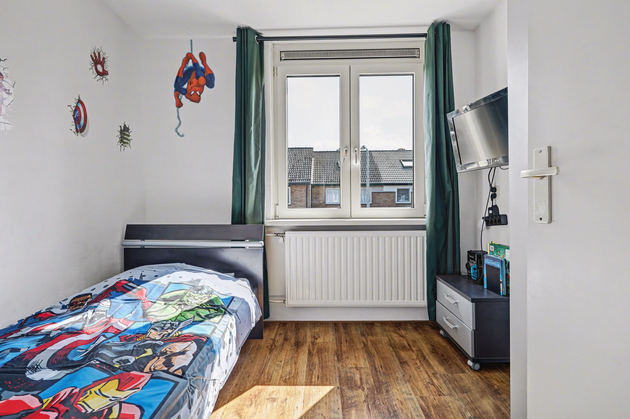 Well-maintained corner house with four bedrooms in child-friendly neighborhood — 18
