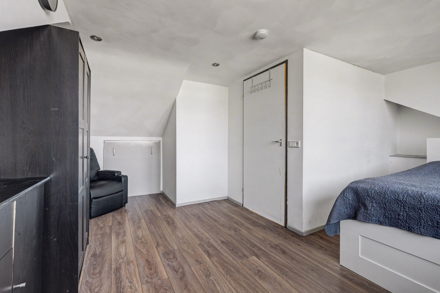 Well-maintained corner house with four bedrooms in child-friendly neighborhood — 25
