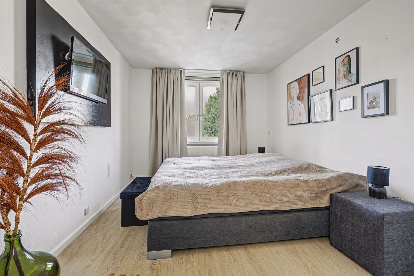 Well-maintained corner house with four bedrooms in child-friendly neighborhood — 14