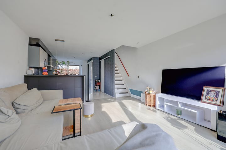 Tussenwoning te koop: Mantegnaplantsoen 16, Almere