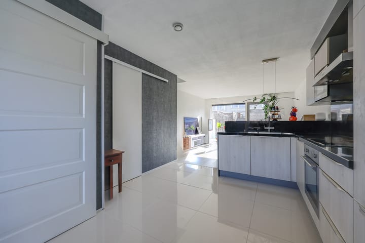 Tussenwoning te koop: Mantegnaplantsoen 16, Almere