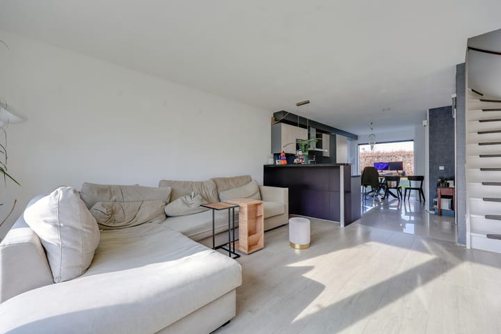 Tussenwoning te koop: Mantegnaplantsoen 16, Almere