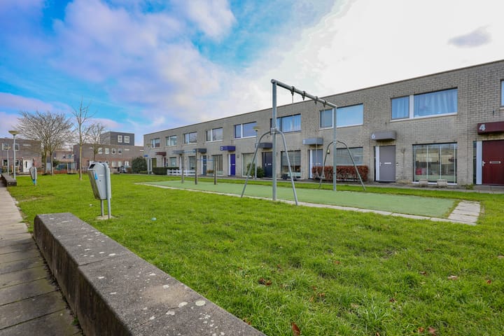 Tussenwoning te koop: Mantegnaplantsoen 16, Almere