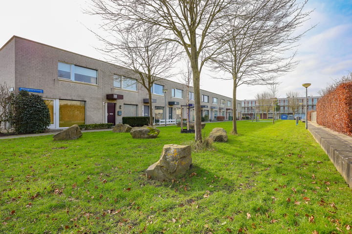 Tussenwoning te koop: Mantegnaplantsoen 16, Almere
