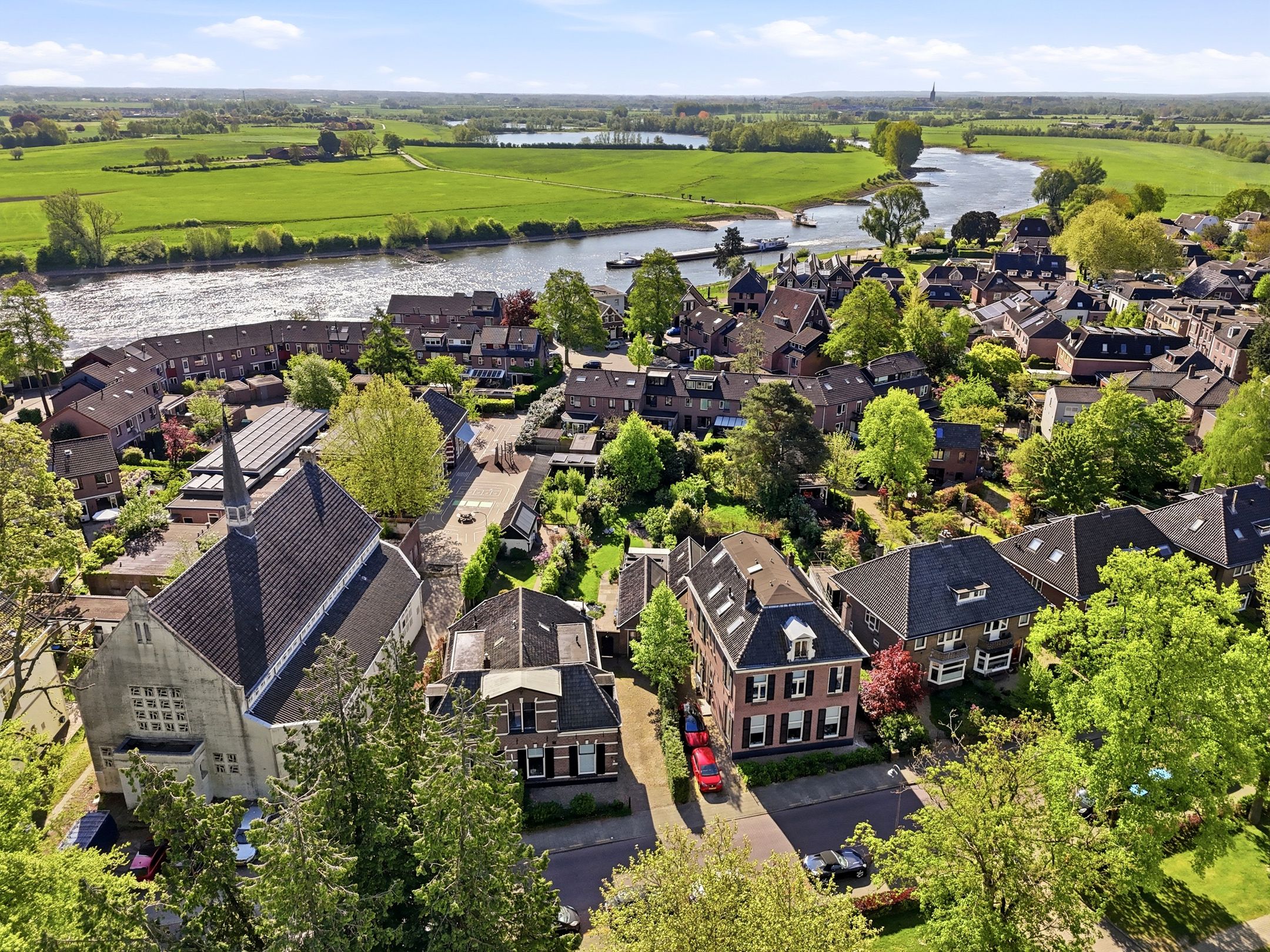 Sustainable Monumental Home with Deep Garden Near the IJssel River — 54