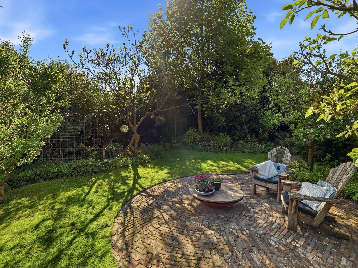 Sustainable Monumental Home with Deep Garden Near the IJssel River — 49