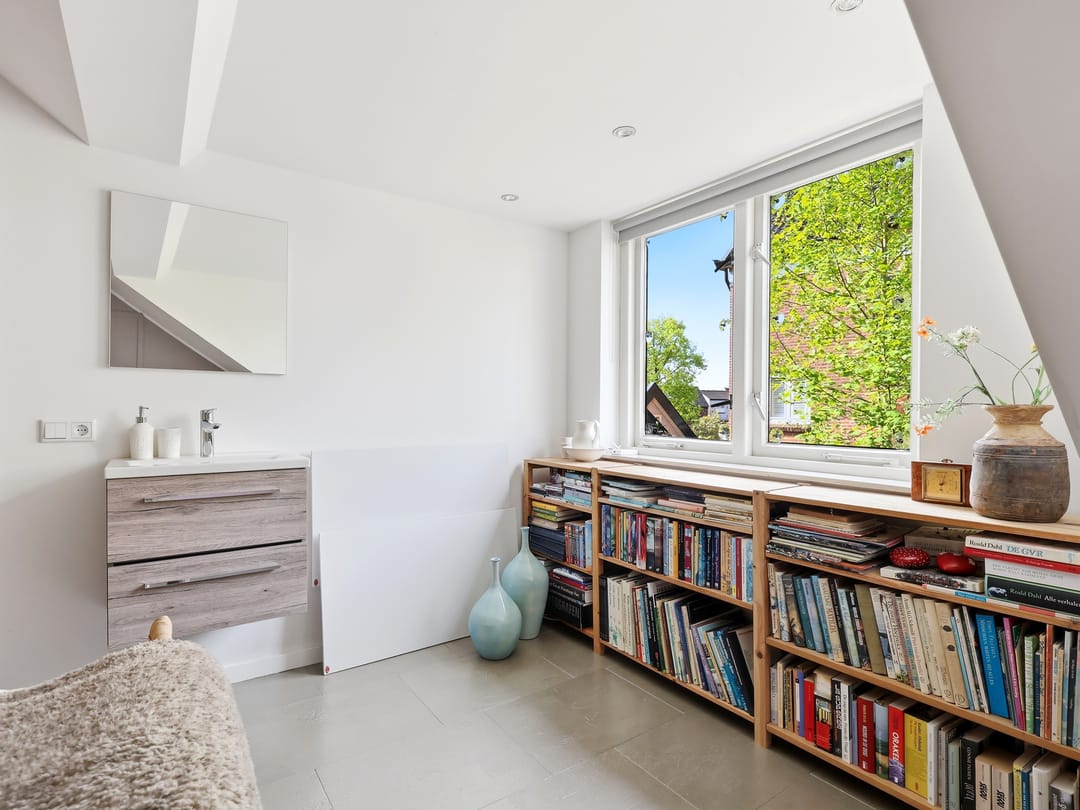 Sustainable Monumental Home with Deep Garden Near the IJssel River — 32