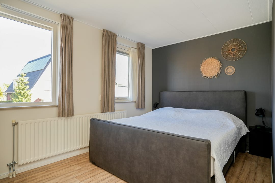 Semi-detached home with sunny garden and potential for ground floor living in Dreumel — 22