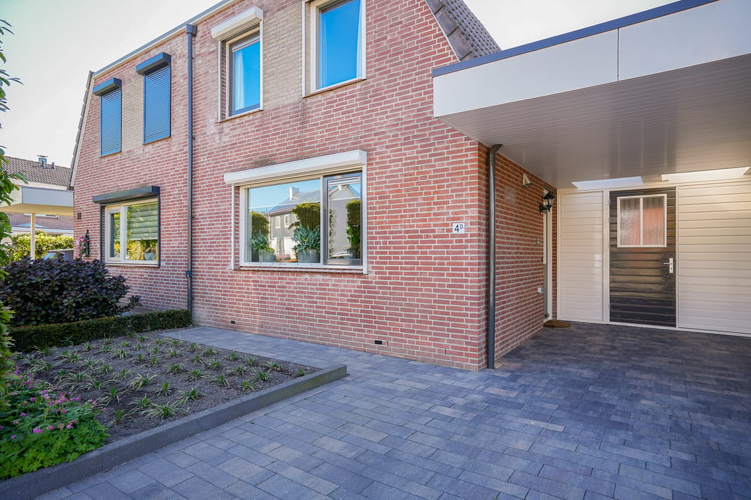 Semi-detached home with sunny garden and potential for ground floor living in Dreumel — 38