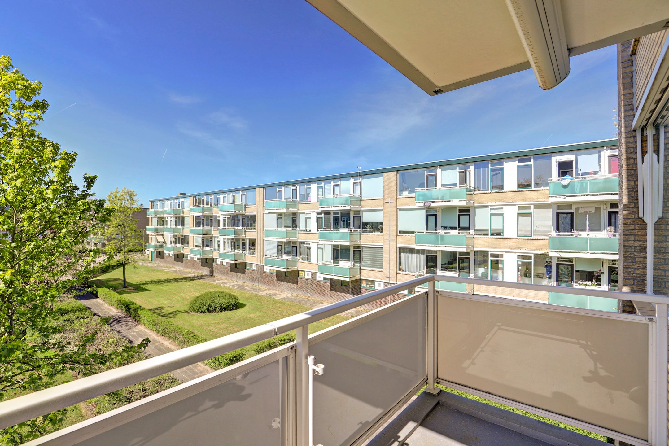 Bright corner apartment with three bedrooms on the second floor in Slikkerveer — 33