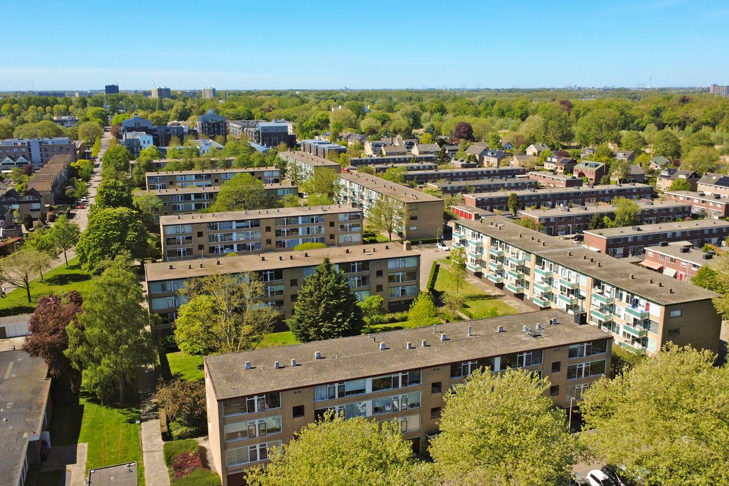 Bright corner apartment with three bedrooms on the second floor in Slikkerveer — 40