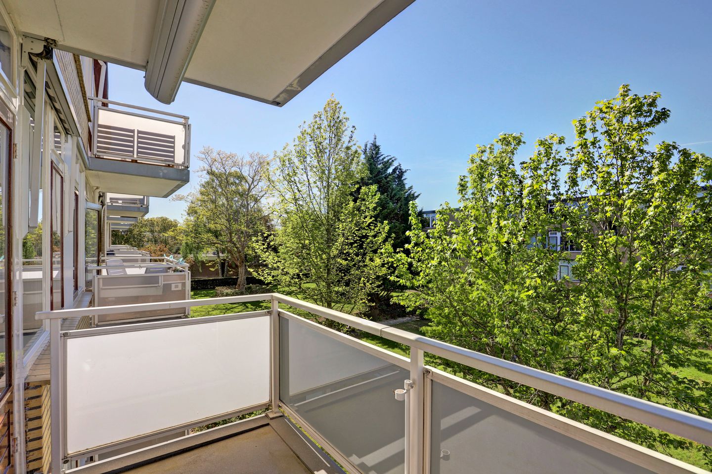 Bright corner apartment with three bedrooms on the second floor in Slikkerveer — 34