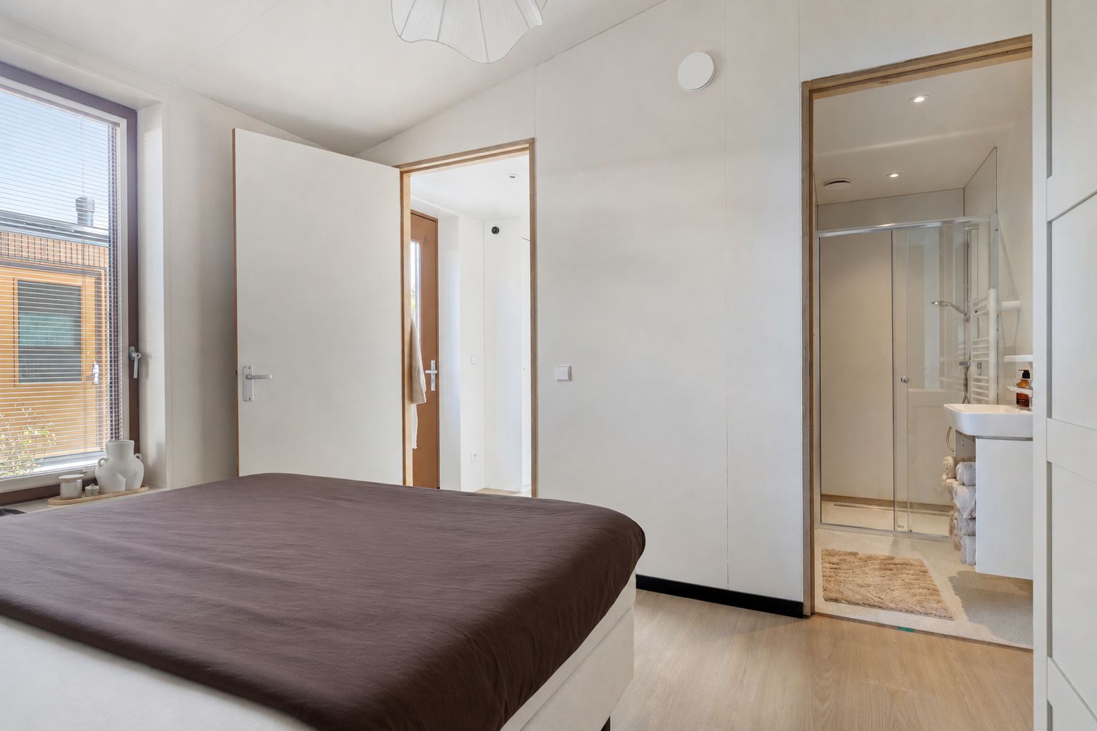 Photo 12 of Willem van Lutterveldstraat 1-A