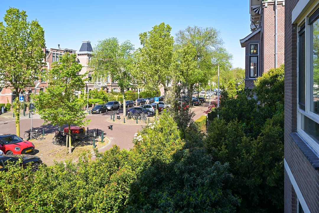 Photo 38 of Johan van Oldenbarneveltlaan 33-C