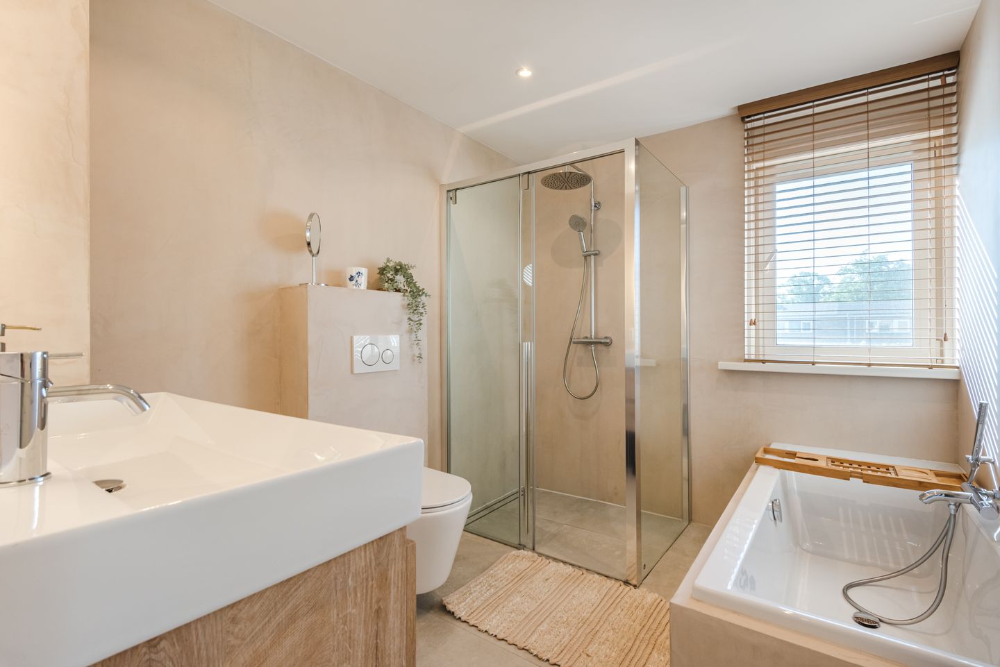 Photo 4 of Mombaerstraat 162