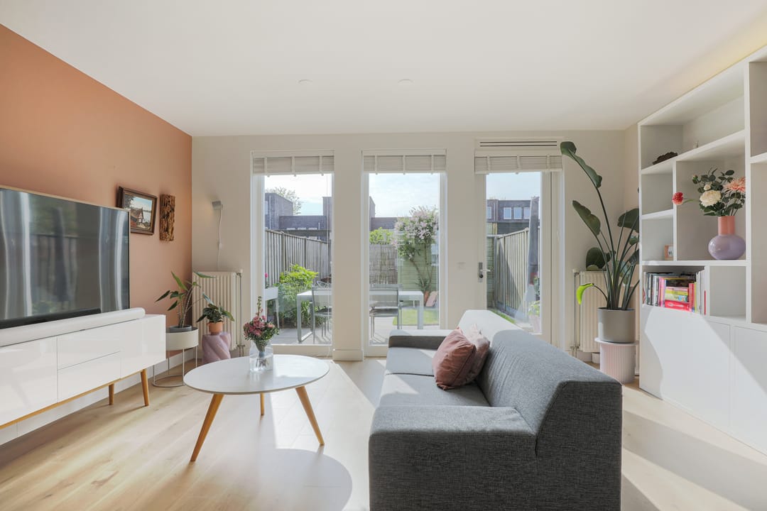 Spacious Move-in Ready Terraced Home with Sunny Garden in Vathorst — 11