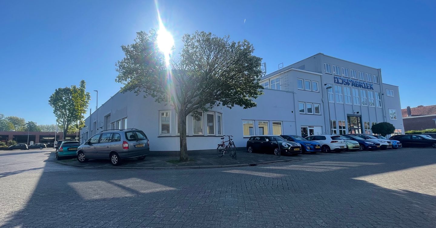 View photo 3 of Hooftlaan 75