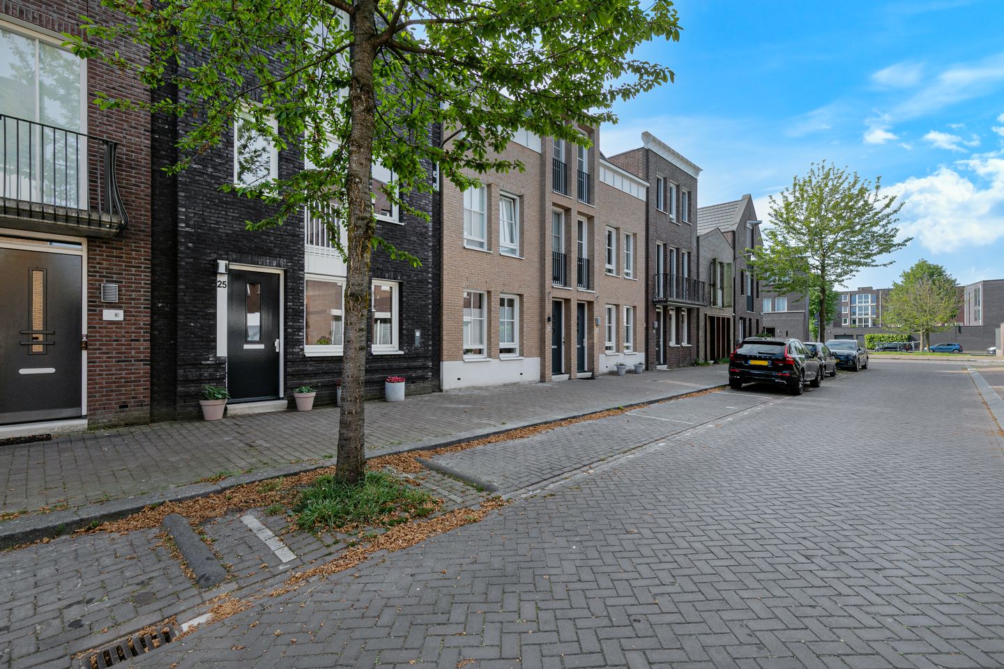 Spacious Move-in Ready Terraced Home with Sunny Garden in Vathorst — 64