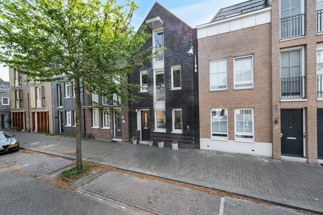 Spacious Move-in Ready Terraced Home with Sunny Garden in Vathorst — 62