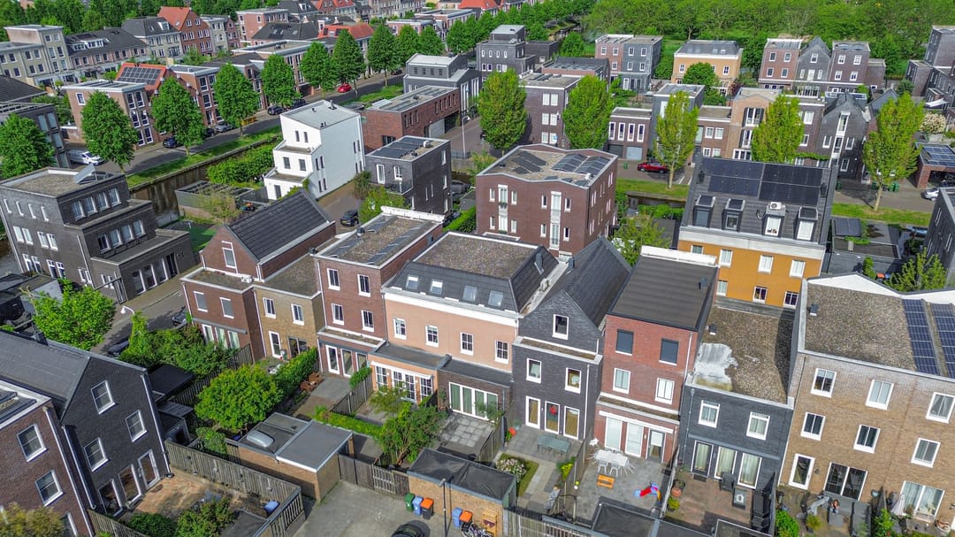 Spacious Move-in Ready Terraced Home with Sunny Garden in Vathorst — 67