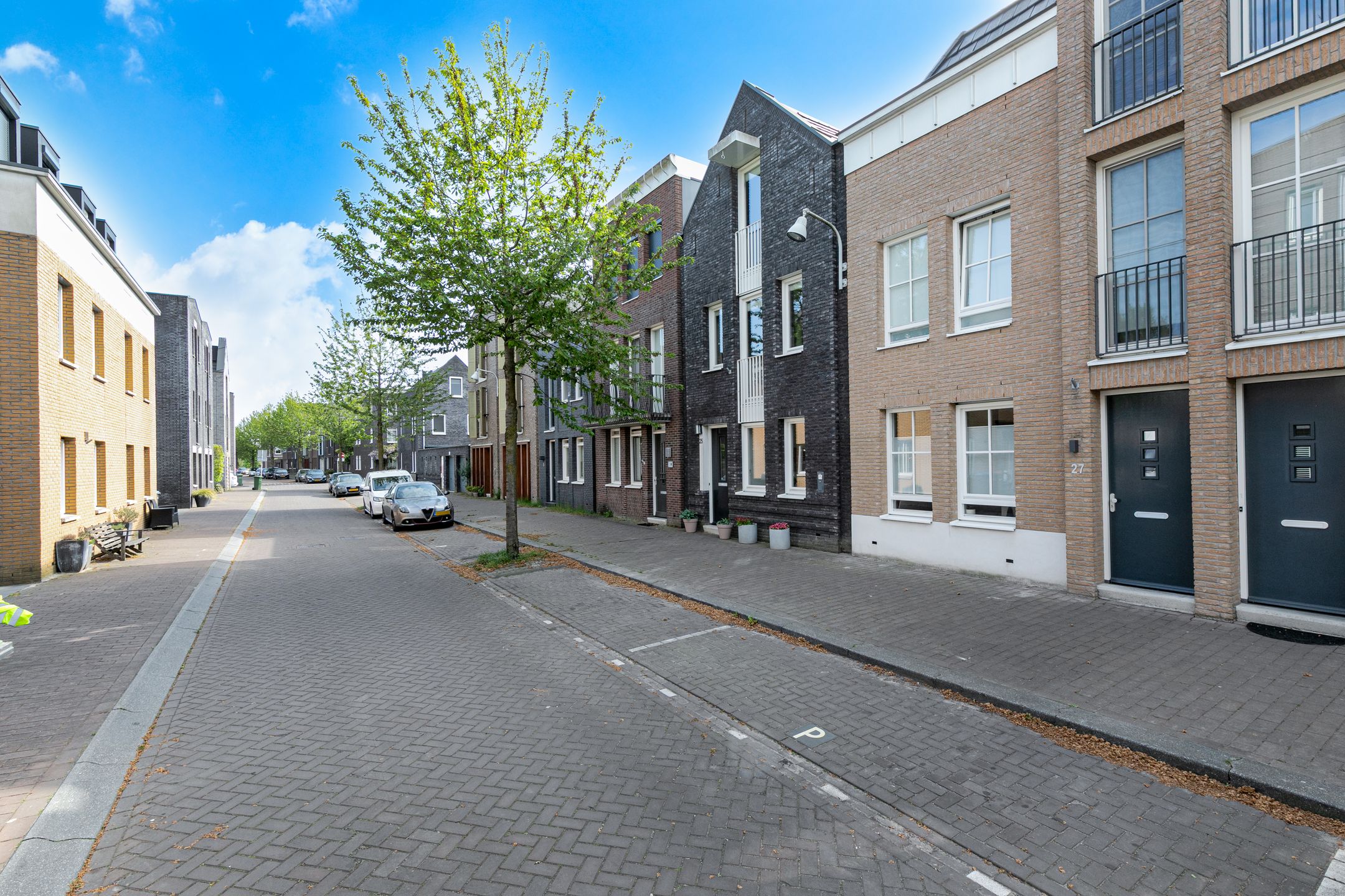 Spacious Move-in Ready Terraced Home with Sunny Garden in Vathorst — 60