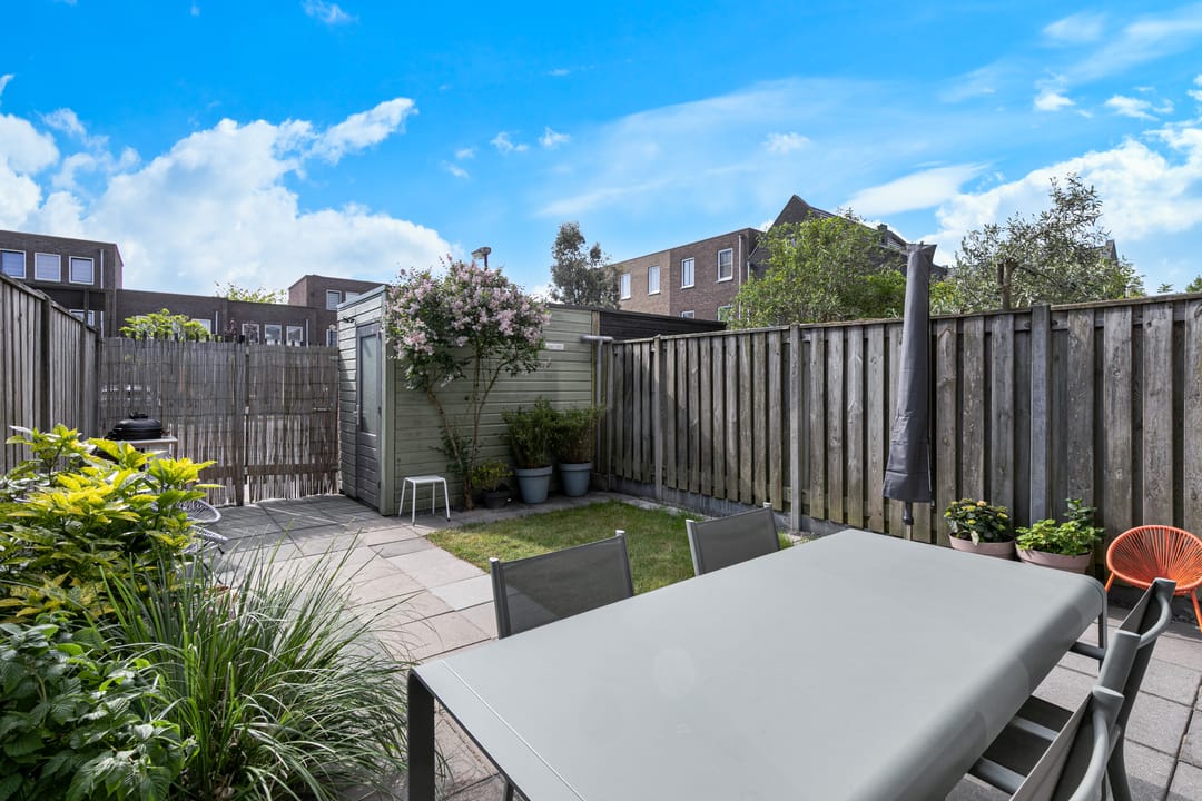 Spacious Move-in Ready Terraced Home with Sunny Garden in Vathorst — 52