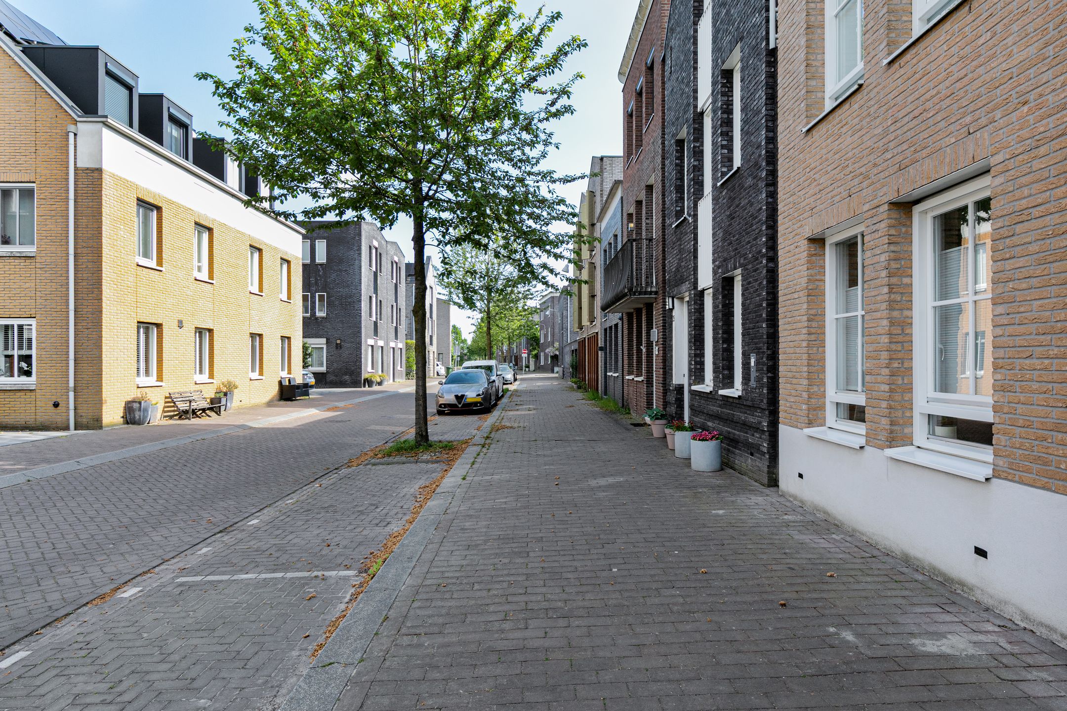 Spacious Move-in Ready Terraced Home with Sunny Garden in Vathorst — 63